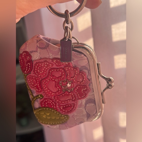 Coach Mini Floral Appliqué Coin Purse Kisslock Key Chain Sequin - Picture 2 of 7